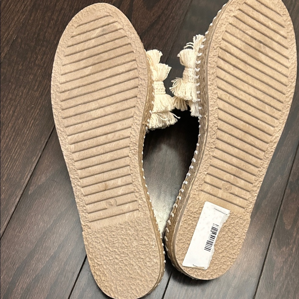 Stylish Cream Fringe Slide Sandals with jeweled eye 👁️ NWOT - Picture 8 of 8